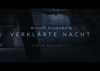 Titelbild des Musikfilms „Verklärte Nacht" von Arnold Schönberg mit dem ISARIA KOLLEKTIV, aufgenommen in einem alten Dachboden
